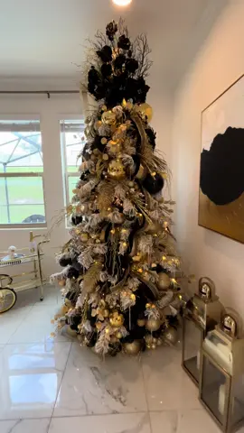 What colors should I decorate my home in this year for Christmas? #fyp #fypシ゚viral #fypage 