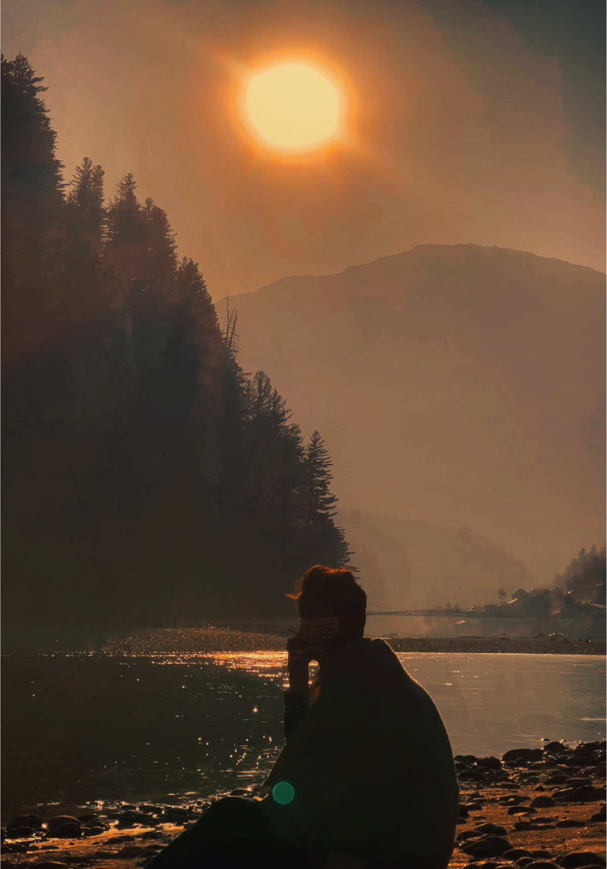 لوٹ آیا ہوں پھر سے اپنی پرانی تنہائیوں میں لے گیا تھا کوئی اپنی محفلوں کا لالچ دے کر ….🖤🥀 #foryoupage #aamira7s #artsaylog #creatorsearchinsights 