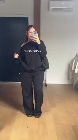 If you haven’t noticed on my page by now, I will always pick a two piece set 😭  #twopeiceset #quickoutfit #sweatsuit #sweatsuitseason #offtheshoulder 