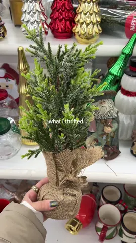 cute and cozy little corner of our kitchen 🍴✨🎄 #thrift #thriftfinds #thrifted #christmasdecor #thriftedhome 