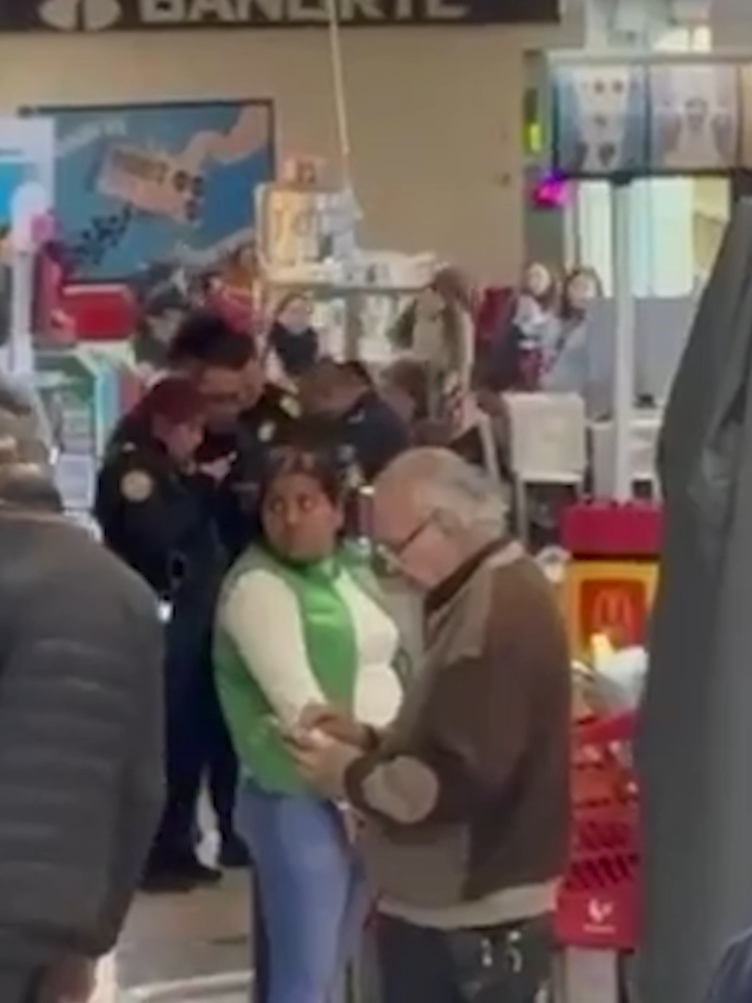 🌎ENTÉRATE DE TODO 🔹 Asaltan joyería en Plaza San Jerónimo; hay un detenido 🔹 Ataques de EE.UU. contra narcolanchas: Tres fueron cerca de Acapulco, según The Washington Post #CDMX #PlazaSanJerónimo #SeguridadCiudadana #joyería #JusticiaMX #EEUU #Acapulco#OperativoAntidrogas #TheWashingtonPost #paratiiiiiiiiiiiiiiiiiiiiiiiiiiiiiii