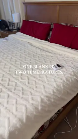 This heated blanket can be set to two different temperatures at the same time! It’s a Sherpa heated blanket that is so so soft and comfy and CUTE!! Dual control heated blanket! #bigheatedblanket  #tiktokshopcybermonday #superbranddaybfcm #tiktokshopblackfriday #tiktokshopcreatorpicks 