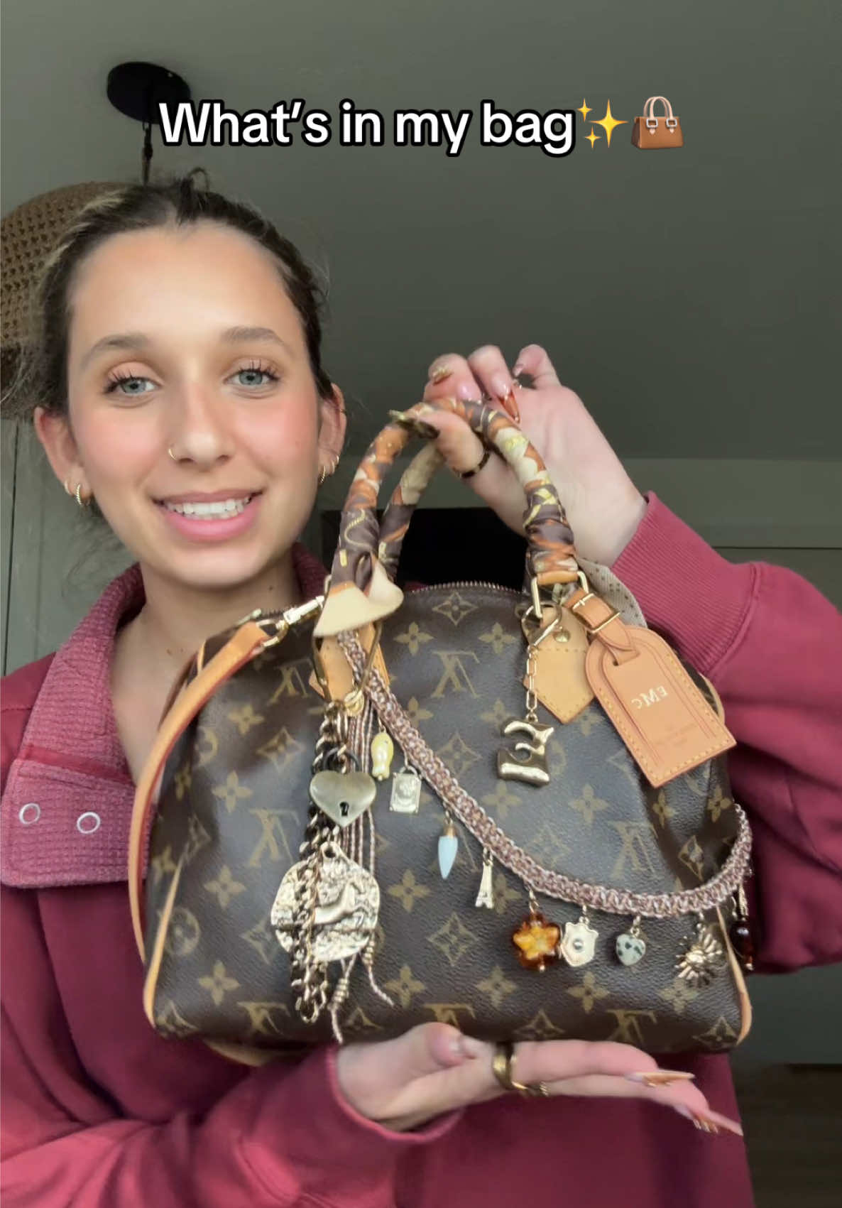 My speedy 25 my pride and joy #louisvuitton #speedy25 #whatsinmybag 