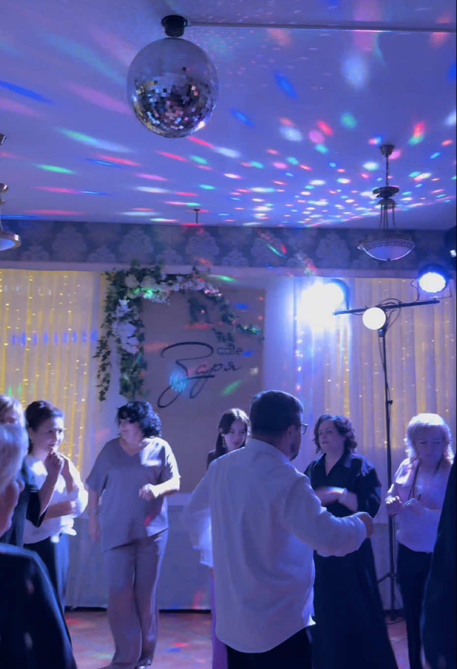 Вот так зажигают наши гости! 🔥 Невозможно оторвать глаз от этой энергии! #кафезарягродно#кафезаря#кафегродно#гродно#grodno