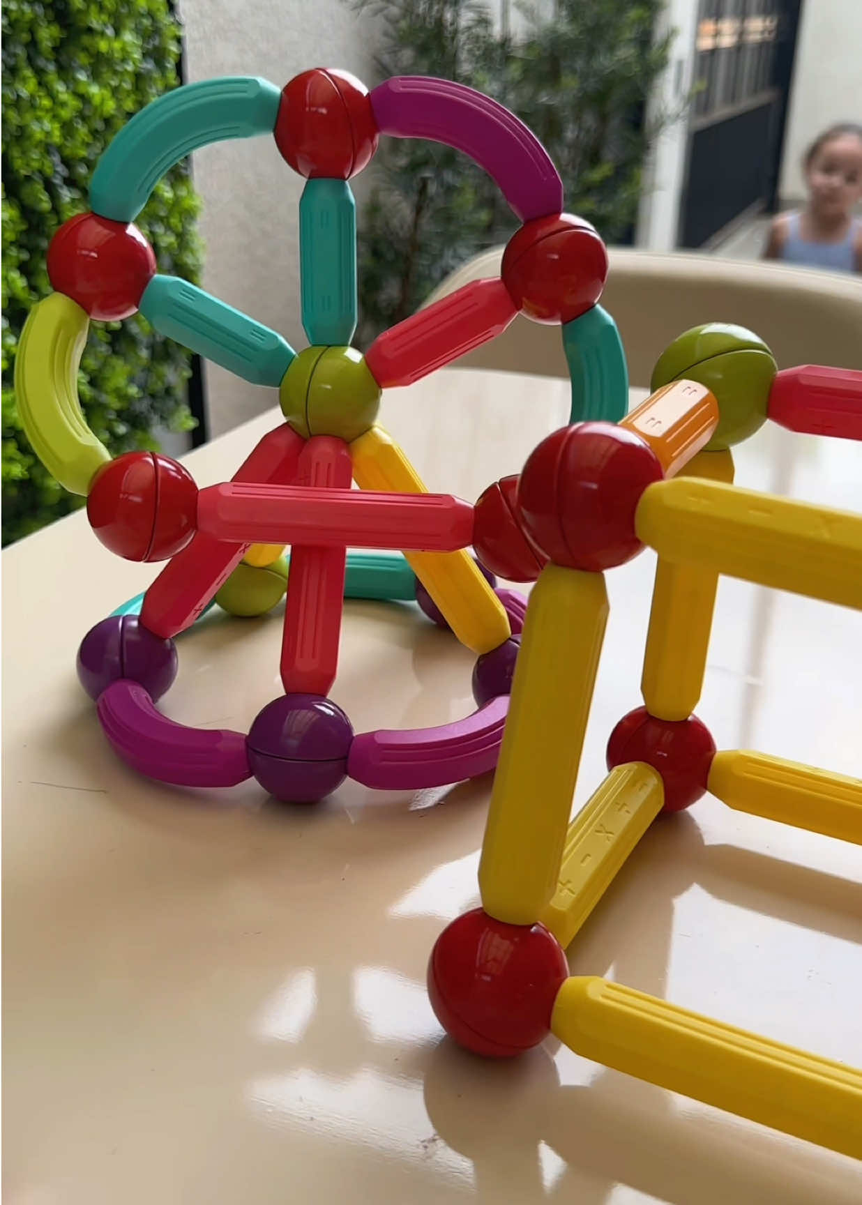 Um brinquedo educativo super divertido de brincar. São blocos magnéticos com ímã que dá pra fazer várias formas diferentes. @BRASTOY BR  #brastoy #brinquedoseducativos #tiktokshopblackfridaybr #tiktokshop1111br #brinquedomagnetico 