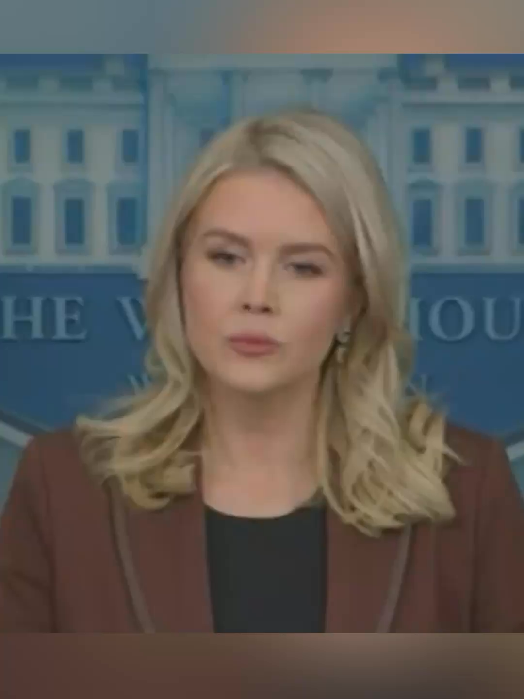 Karoline Leavitt asegura que Trump “goza de una salud física excepcional” tras someterse a una resonancia magnética.  #Latinus #InformaciónParaTi