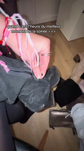 aled ça fait trop mal 😣😣#santiags #talon #soirée #copines #mal 