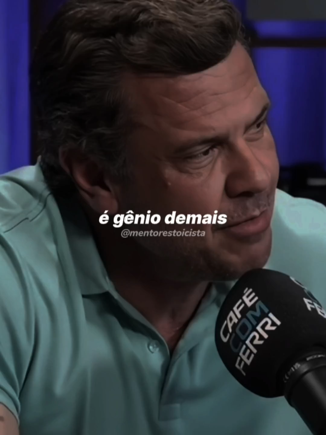 @lasarodocarmo.jr | Nem sempre o mais inteligente é o melhor líder. 💭 Tem gente que é brilhante demais, mas vive sozinha no topo da própria genialidade. Sabe aquele cara que entende tudo, domina tudo, mas não consegue inspirar ninguém? Pois é… ele pode ser um gênio, mas dificilmente será um líder. Porque liderar não é sobre saber mais que os outros — é sobre fazer os outros acreditarem que também podem. O verdadeiro líder não precisa ser o mais esperto da sala, ele precisa ser o que melhor entende de gente. #lasarodocarmo #lider #inteligencia #fabricadecortes