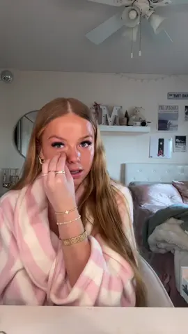 enjoy watching me get 10 shades oranger throughout every clip #makeuptutorial #hudabeauty #victoriassecretrobe #junioryear #grwm