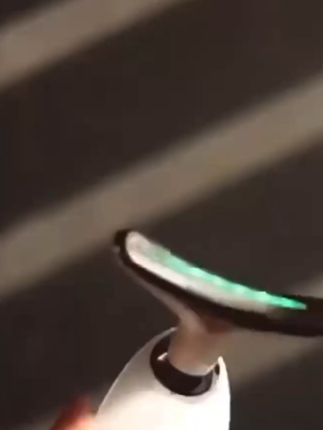 Massageador Facial LED 💆‍♀️ Portátil com Vibração Fóton Anti-Rugas! 💆‍♀️ Cuide da sua pele com tecnologia e resultados visíveis! ✨ O Massageador Facial e de Pescoço LED estimula o colágeno, melhora a firmeza e reduz rugas. 💡 Tecnologia de luz fóton e vibração sônica para rejuvenescimento diário. 🌸 Compacto, portátil e recarregável — perfeito pra rotina de beleza. 💬 Comenta EU QUERO que eu te envio o link! #Beleza #Skincare #MassageadorFacial #LED #AntiRugas #Autocuidado #Promoção