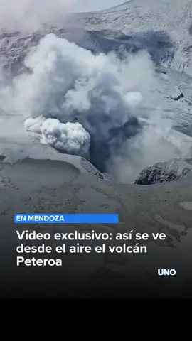 🌋 IMPACTANTES IMÁGENES - El volcán Planchón Peteroa, en Malargüe, sigue en alerta amarilla desde julio por su actividad sísmica. En las últimas horas registró emisiones de ceniza que llegaron a zonas pobladas. - En este video exclusivo, captado desde un helicóptero, se puede ver la magnitud del fenómeno.
