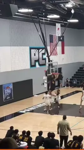 peep bro in the back run out the gym 😭😭#poster #dunk #basketball #fyp 