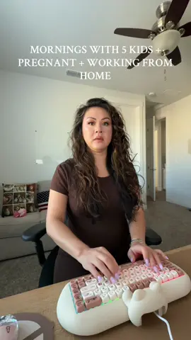 Chaotic morning working from home with 5 kids while pregnant! Couldn’t wait for my husband to get home from his dentist appointment 😅 #workingmom #momlife #pregnant #workfromhome #bigfamily 