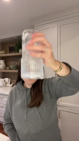 I wanted a tumbler with these 4 features and I finally found it!! Glass, leak-proof, straw, and dishwasher safe! #momlife #holidaygifts #waterbottle #toddlermom #millenialmom 