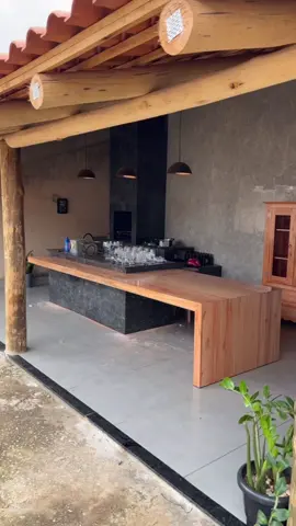 Mais um lindo projeto Executado com sucesso  Mesa americana com ilha  Medidas 4.0m/1.20m  Madeira eucalipto  #marcenariacriativa #marcenariainteligente #rustica #mesarusticademadeira 