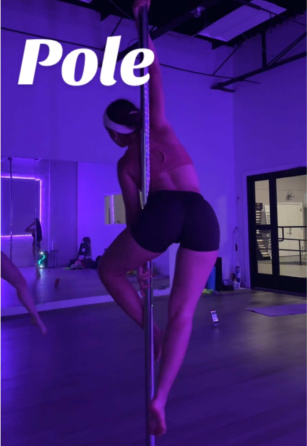 but I spin I spin I spin 🌀🌀🌀 #poletrick #polecombo #polefitness #poletok #poledance 
