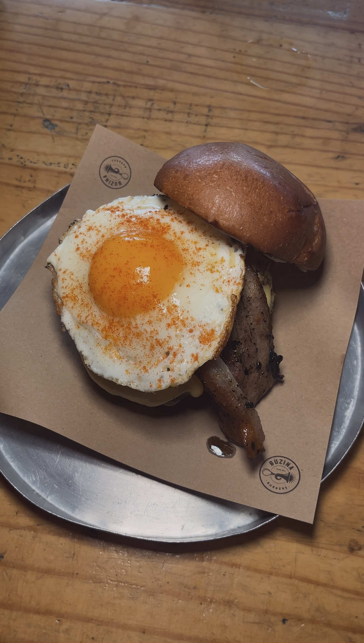 EXPERIMENTANDO A ENTRADA, HAMBÚRGUER E SOBREMESA MAIS PEDIDOS: BUZINA 🍝💖🌟 ganhador do prêmio de melhor hambúrguer do Brasil Localizado em R. Padre Carvalho, 30 - Pinheiros, São Paulo - SP #comida #hamburguer 