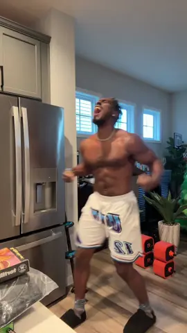 35g protein, 27 vitamins/minerals, 6g fiber, ready to drink. THE ULTIMATE MEAL IN A BOTTLE. #huel #protein #mealreplacement #plantbased #vegan @Huel 