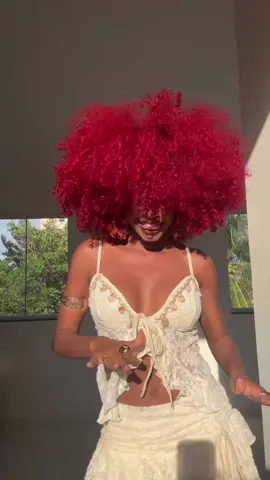 atrasada na trend #cachosvermelhos #outfit 