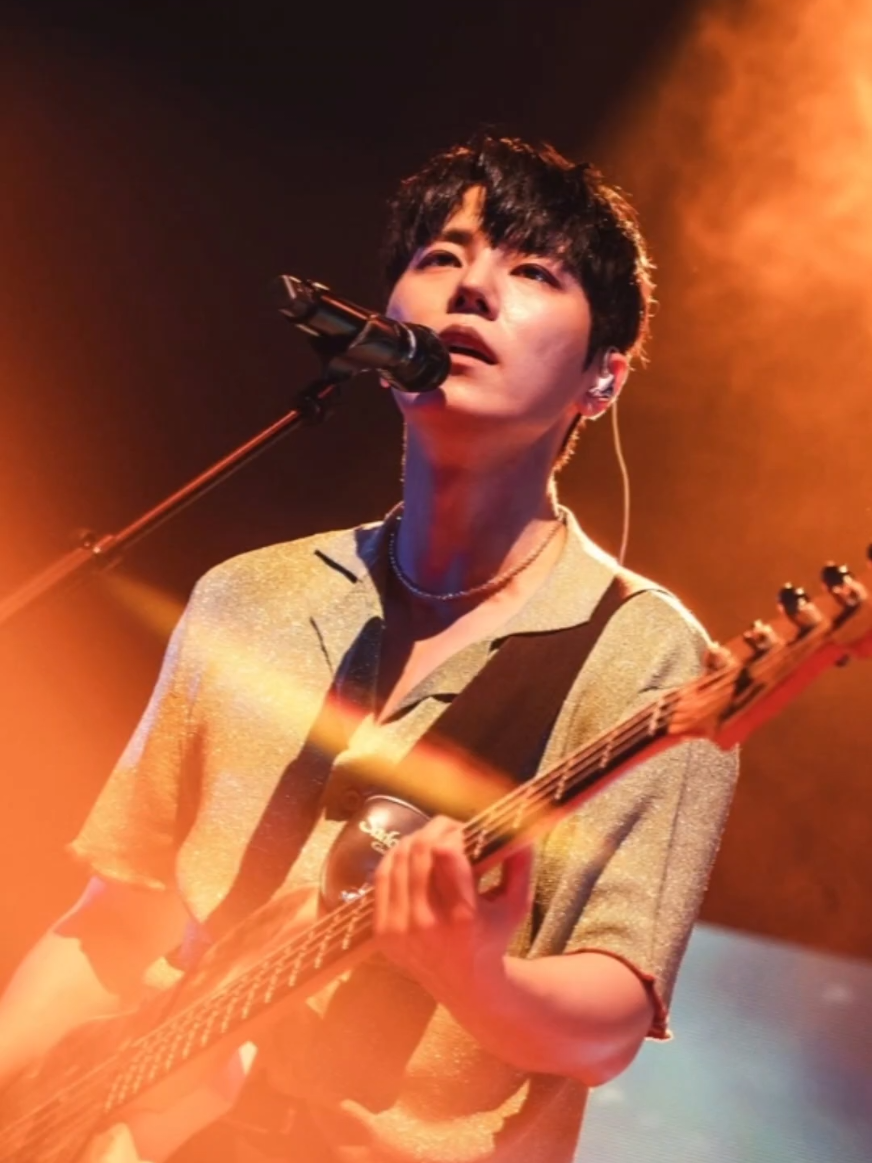 The Rose's live performance of 