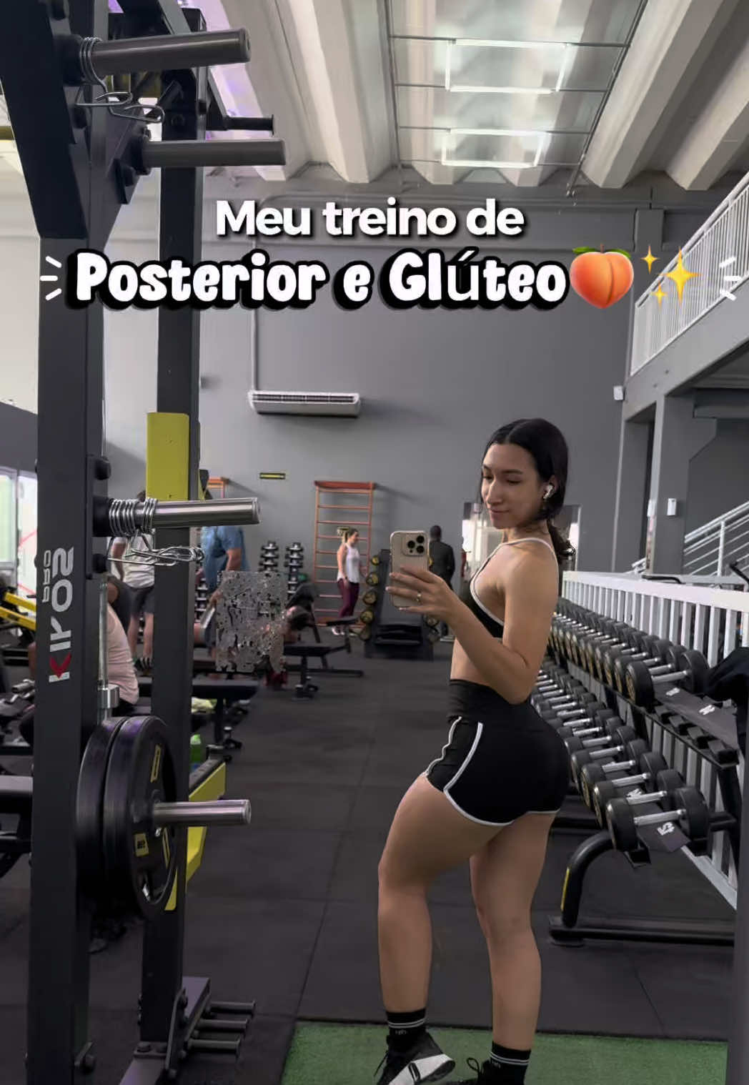 Fiquei simplesmente 2 dias doendo desse treino aí 🫠🫠 Treinão de posterior e glúteo para sair doendo Look: @Avvi.br  Cupom: Yasmim #treinofeminino #treinodeposterior #gluteo #gymgirl #musculação 