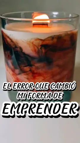 Calentar la cera de más me dio burbujas, pero ese error se volvió INSPIRACIÓN y un MÁRMOL único ✨, comentá INSPIRACIÓN 👇 para aprender a observar 💡, seguinos para más tips, y para la capacitación profesional 👩‍💻 envíanos un mensaje privado ya mismo ✉️.  #velasartesanales  #velasaromaticas  #velasdecorativas  #velas #hechoconamor❤️ 