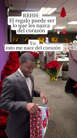 En este intercambio navideño daré mi más sincero regalo 🤭 #intercambioderegalos #elsalvador4k #tiktokhumor #amomitrabajo😍 #humorsv 