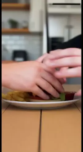 Me and @Jake Paul  argue over a burger  #riphulkhogan #goodvibes #jevensquad #soraai #LanguageLearning 