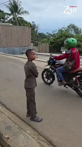 #CapCut setelah pulang dari barak militer, lumayan egi ada perubahan sikap,lebih sigap dan lebih peduli#omzeinbupatiaing #omzein #omzeinbupatipurwakarta #omzeinjagoandedimulyadi 