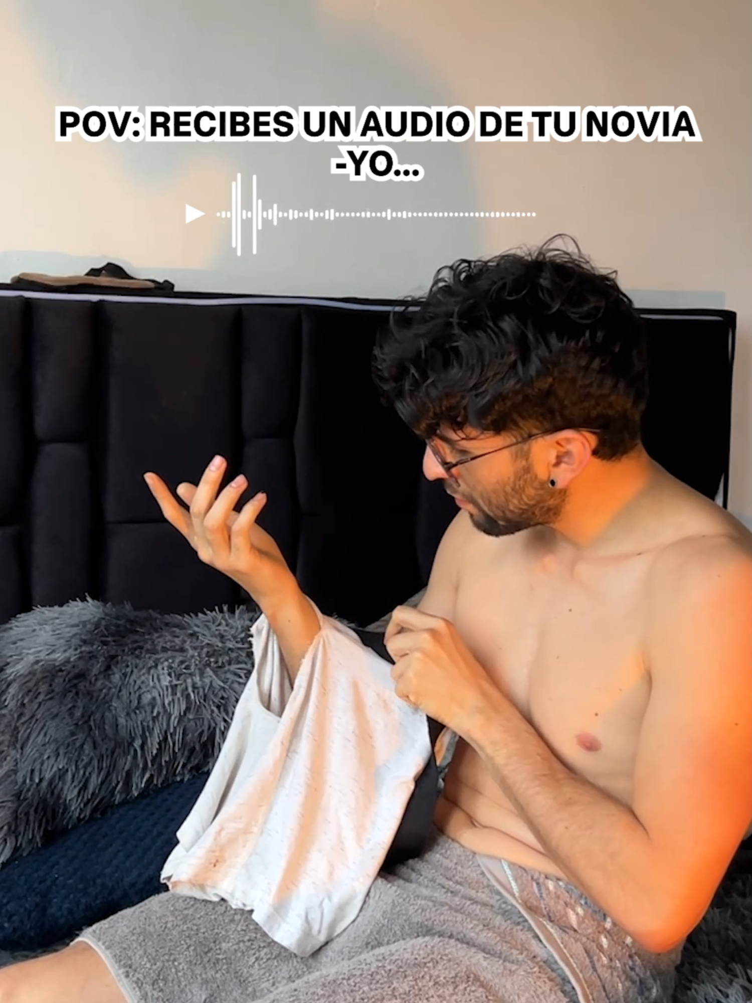 Mi Novia ilusionada en Navidad / Yo  #feliznavidad #navidad2025 #minovia #esposa #escasez #aguinaldo #aguinaldo2025 #merrychristmas #noruega