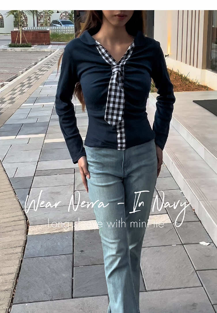 Wear Nerra Long Sleeve In Navy 🎀✨ Dengan detail dasi mini terlihat lebih trendy 👀 Available S M L yuk! Jangan kehabisan ya 🫶🏻 #sooslu #TikTokFashion #fypp #atasanwanita #tie 