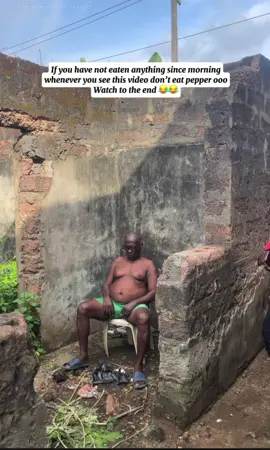 This man will never forget what happened today #videoviral if you find yourself in this situation just been looking #prankvideo 😂😂nobody wan die in my country #viralvideos  @IAMTRINITYGUY 😁@Akikalmd 