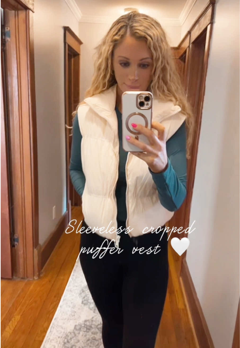 My favorite cropped puffer vest 💓 @Uaneo #uaneo #puffervest #winterfashion #tiktokshopblackfriday #tiktokshopcybermonday 