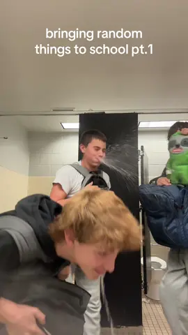 how do i not laugh at that? #school #trynottolaugh #funny #foryoupage #fyp 