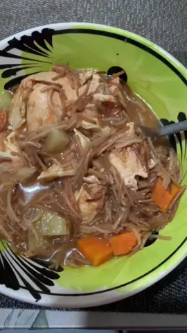 Sopita de fideos con pollito -verduras al gusto -sopa de fideos -pollo -jitomate, cebolla, ajo, sal -agua purificada  #cocina #sopa #pollo #verduras #comida 