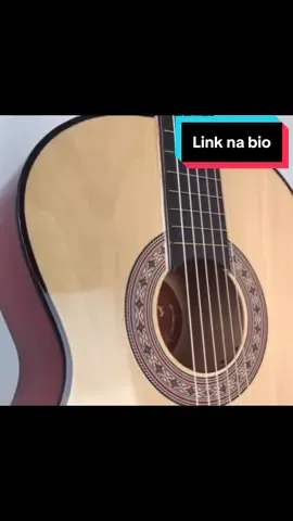Violão Clássico Queen’s – Som Top e Estilo Garantido! Perfeito pra quem quer começar com tudo no mundo da música! Toque pop, sertanejo ou aquele rock leve com som encorpado e presença marcante. ✨ Destaques: • Cordas de nylon – toque leve e confortável • Madeira Basswood + Birch – mais acústica e qualidade sonora • Design clássico com acabamento em verniz • Trastes dourados e tarraxas reforçadas – durabilidade e afinação precisa 📦 Acompanha: violão Queen’s + palheta + 3 cordas extras ✅ Ideal para iniciantes | Envio imediato | Garantia de 3 meses #ViolãoQueens #MúsicaÉVida #TikTokShop1111BR  #tiktokshopblackfridaybr #violaoiniciante 