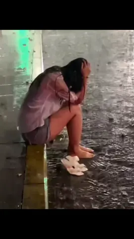 Có những ngày lòng mình như những cơn mưa chẳng thể làm gì ngoài việc rơi xuống⛈️🌊🥀#nhangianhuyenao #tamtrang #xuhuong #fyp #phongcanhtrangian 