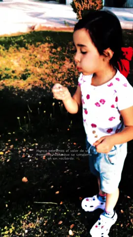 Zapatitos al revés 🤣🎀 #paratiiiiiiiiiiiiiiiiiiiiiiiiiiiiiii #pensamientos#viral #fodongis #miercolesdetiktok 