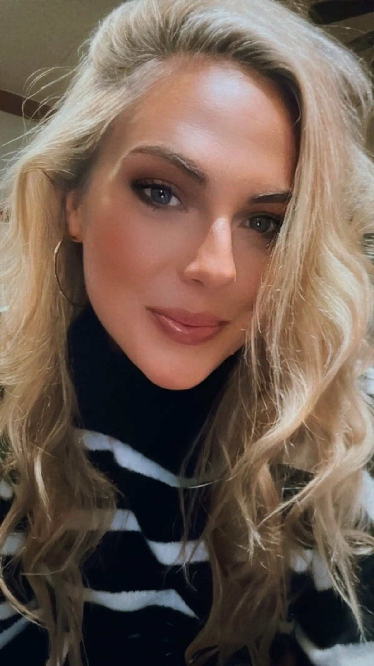 I have a hair apt. In a couple of days and I do this every winter…. The struggle to decide to leave it blonde 💇🏼‍♀️ or go darker 🤷🏼‍♀️🙄🤦🏼‍♀️🤣😂🤔