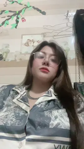 1 con người :)) 17 cái mặt :v . Cần lắm đầu tư cho cây son nude :)) 