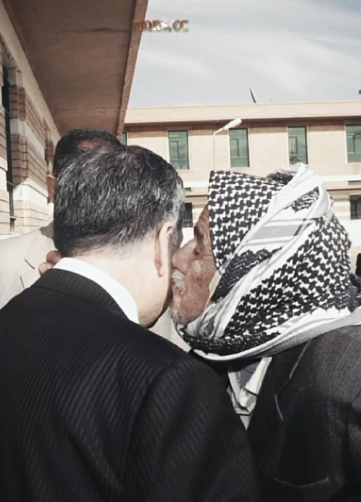 #CapCut  #عامر_عبد_الجبار #عامر_عبدالجبار_اسماعيل  #تجمع_الفاو_زاخو #البصرة  📢 حين تتحول الدعاية الانتخابية إلى سباق أموال لا سباق أفكار! في الوقت الذي تُصرف فيه مليارات الدنانير على حملات انتخابية فخمة، تملأ الشوارع بلوحات عملاقة وتُغرق الإعلام بالدعايات الممولة من المال السياسي… يختار المرشح عامر عبد الجبار طريقًا مختلفًا — طريق النزاهة والبساطة. 🔹 دعايته الانتخابية كلفت حوالي مليون دينار فقط، خُصصت لطباعة كارتات تعريفية بسيطة تُوزَّع على الناس مباشرة، دون إسراف، دون شراء ذمم، ودون بهرجة إعلامية. 🔹 رسالته كانت واضحة: الفكرة أبلغ من الصورة، والصدق أقوى من المال. هكذا يثبت عامر عبد الجبار أن الإصلاح لا يحتاج ميزانيات خرافية، بل يحتاج إيمانًا بالمبدأ وثقة بالشعب. وشتّان بين من يشتري الأصوات، ومن يكسب القلوب. ❤️