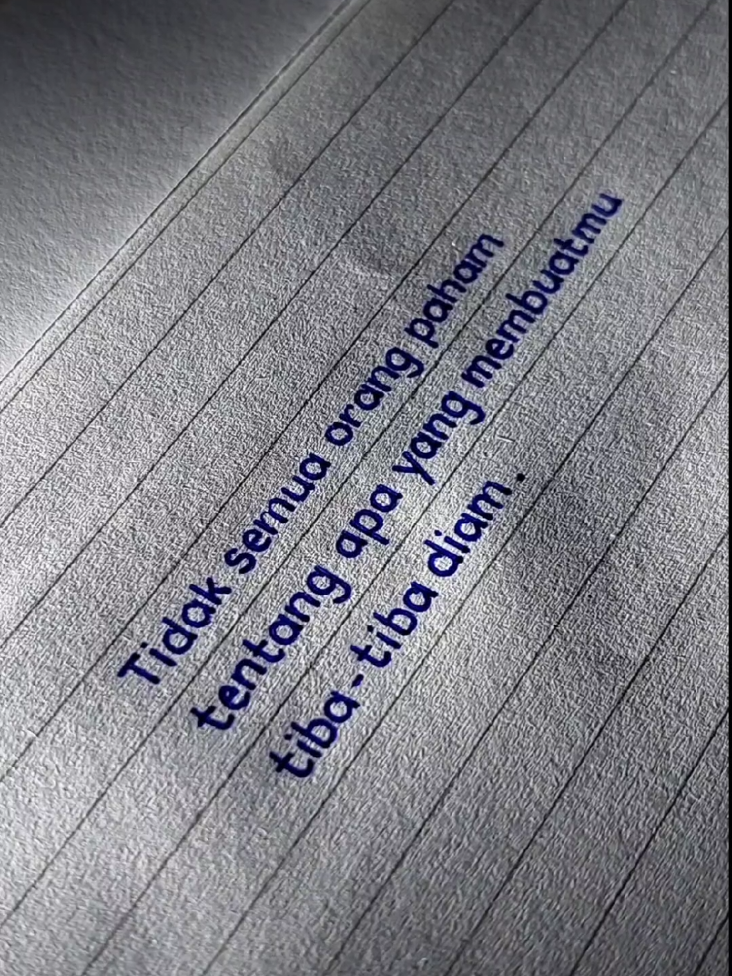 Terkadang lebih baik diam daripada menjelaskan apa yang kita rasa, karena menyakitkan ketika mereka hanya bisa mendengar tapi tak bisa mengerti. #fyp #fypシ゚ 