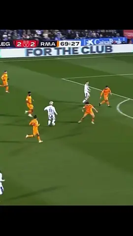 tchuameni skills au real madrid ☠️🤯 #realmadridfc #tchuameni #parati #footballtiktok #fyp 