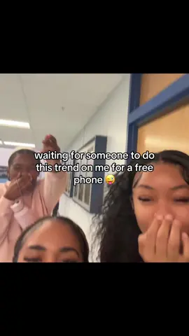 i promise imma take that phone and run w it not playing what so ever / flip the camera trend #fyp #flipthecamera #trend #viral #weird