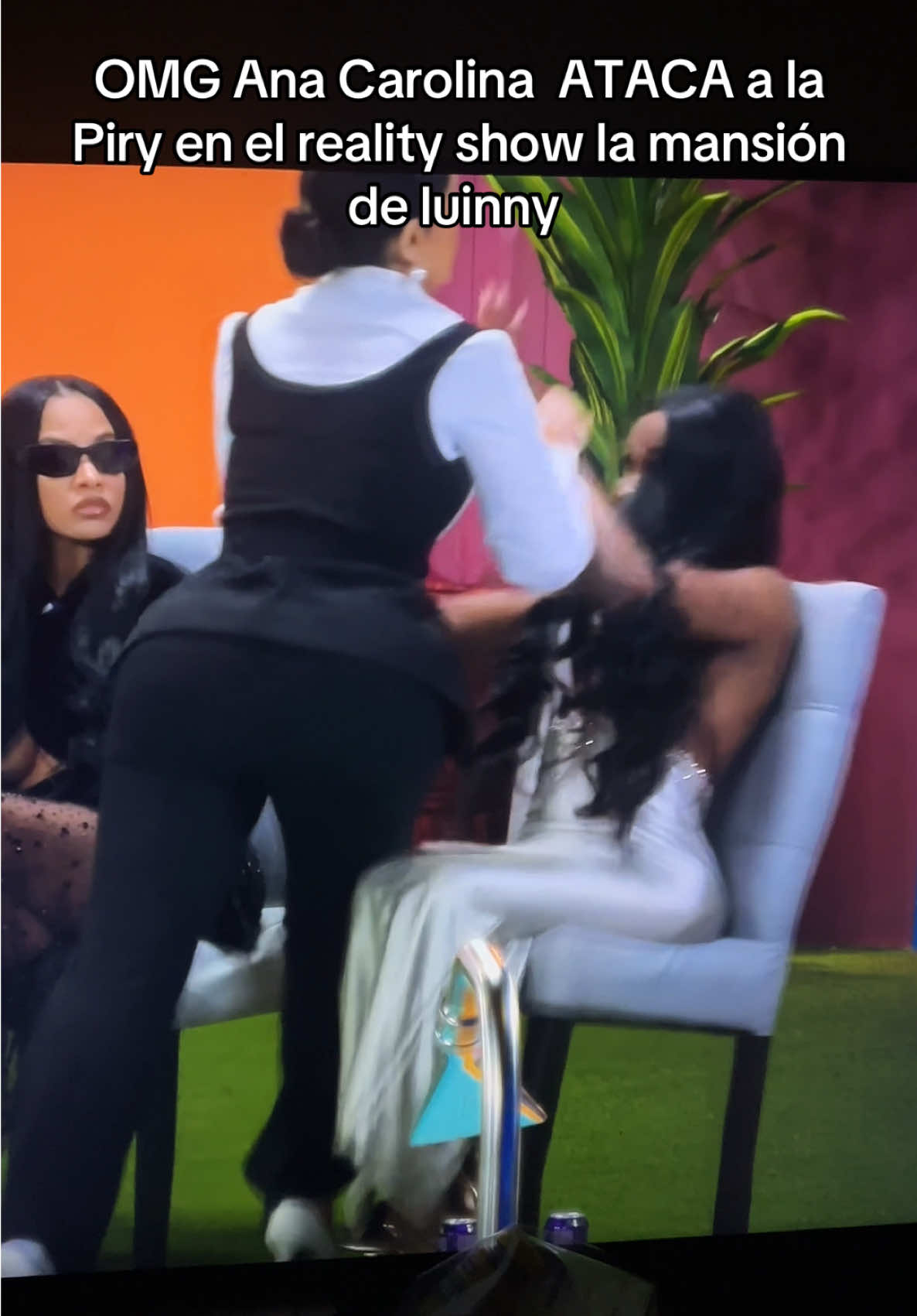 OMG Ana Carolina  ATACA a la Piry en el reality show la mansión de luinny #anacarolina #lapiry #lamansiondeluinny #luinnycorporan #realityshow 