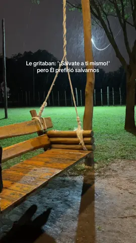 Le gritaban: '¡Sálvate a ti mismo!' pero Él prefirió salvarnos 