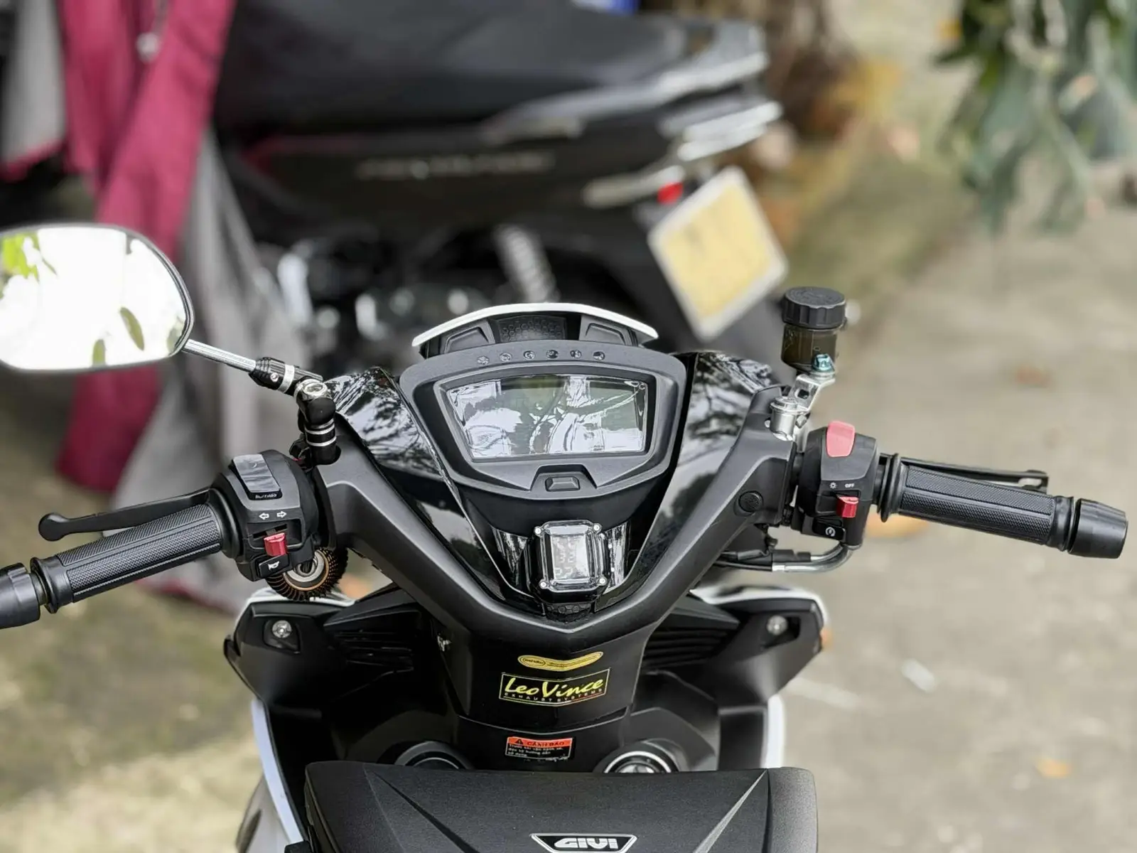 Khẳng định duy nhất thị trường 1 con xe #62zz Full New Real Chi Tiết 100% . Chỉ sử dụng 300km lòng vòng tại nhà . Rất Tâm Huyết Và Rất nhiều tiền . Dá Hôm nay em đớp chỉ có 4x mini . Mời ae đánh giá ❤️‍🔥❤️‍🔥❤️‍🔥❤️‍🔥  tất cả đồ mới khui hộp ko 1 vết trầy  ✅ Heo 4 Piss Trước Frando Real - Bat cnc TQ6 ✅ Heo 2 Pis Sau Brembo Real - Bat TQ6  ✅ Dây Dầu Bấm Hell - khớp Inox 304 trước ✅ Dây dầu bấm Sau Helll - Inoc 304 sau  ✅ Đĩa TQ6 / Tay Thắng RCb Mod Brembo 14mm  ✅ Chãng ba phuộc Lcm V1 Nhôm Đúc  ✅ Full Bộ Chống Đứng Ngiên Inoc 304  ✅ Cần số inoc 304  ✅ Yên 2 tầng  ✅ Bô zin móc Cổ Titan  ✅ Full 1 bộ khoá Smakey Sh Chính Hãng chống trộm  ✅ Mâm RCB SP500 Bản Lớn 1.8-2.50 ✅ Vỏ Micheline PiloT Stress  ✅ Phuộc sau Nitron Bình dầu  ✅ Choá Led Lativo chính hãng / Xinhan Vario /Trợ sáng Tun / Xinhan led Audi - Demi led Audi ✅ Full ốc inoc Salaya / Tăng sên Âm TBT / Bao Tay Gù Inoc TBT ✅ Full Dàn Áo Bóng / Full nhựa nhám chi tiết Hãng  ✅ Sơn si nguyên con sạch sẽ bao liếm từng chi tiết  ✅ Gác chân malai / Cảng Givi Real / Thùng đựng đồ Givi Real / Dè sau malai Real  ✅ Đồng hồ điện tử / Gương Spak khớp xoay 360 độ / Koso Báo Bình báo Nhiệt / Cùi dĩa cnc / Sên Did Nhật  Cấu Hình Máy 62zz Bô Êm Đít Zin / Chuẩn chỉnh như 1 con xe zin về độ êm ái / Tốc độ /  ✅ Két lớn Redleo 2 quạt / Củ đề Lớn  ✅ Lòng Light 62mm  / Dên Zin Thay Tay Uma / Đầu 19/22  ✅ Ecu Redleo / Full Nồi Độ / Bố Redleo / Lá sắt Hãng ✅ Full Roanl Sill Phốt máy new  Tất tần tật trên con xe này đồng loạt donk chi tiết Giá Trị Tâm Huyết . Sẽ rất xứng đáng đồng tiền khi sỡ hữu . Máy shop Bán Ra Bảo Hành 6 tháng . Hổ trợ Sang tên Kí Tá 9 chủ ra biển định danh 