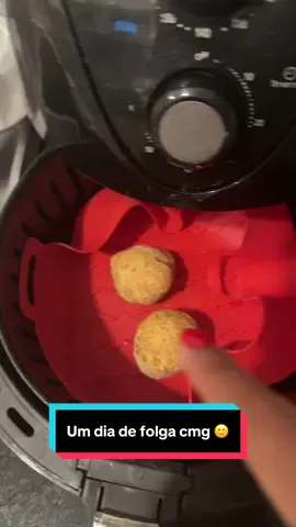 Um dia de folga cmg 🫶🏽 Ps: pão de queijo não deu certo, gravei tudo e não gravei nada… AJUDEM A BLOGUEIRA DE VCS PELO AMOR DE DEUS 🫠  #foryou #umdiacomigo 