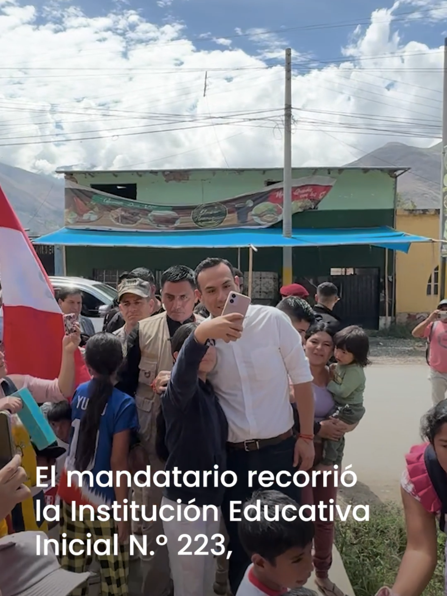 El presidente José Jerí llegó a Huánuco y constató de primera mano el estado de las instituciones públicas en Colpa Baja. El mandatario supervisó la infraestructura educativa y de salud, y reafirmó su compromiso de brindar soluciones inmediatas para el bienestar del pueblo huanuqueño.