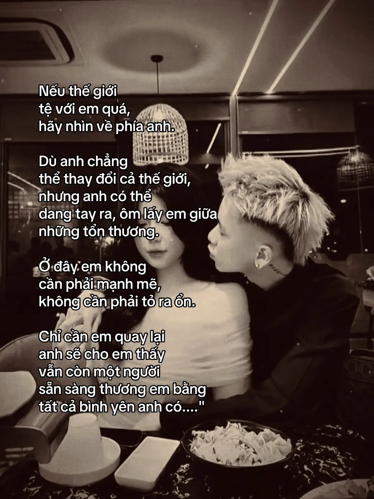 Vì anh luôn nhìn về phía em......